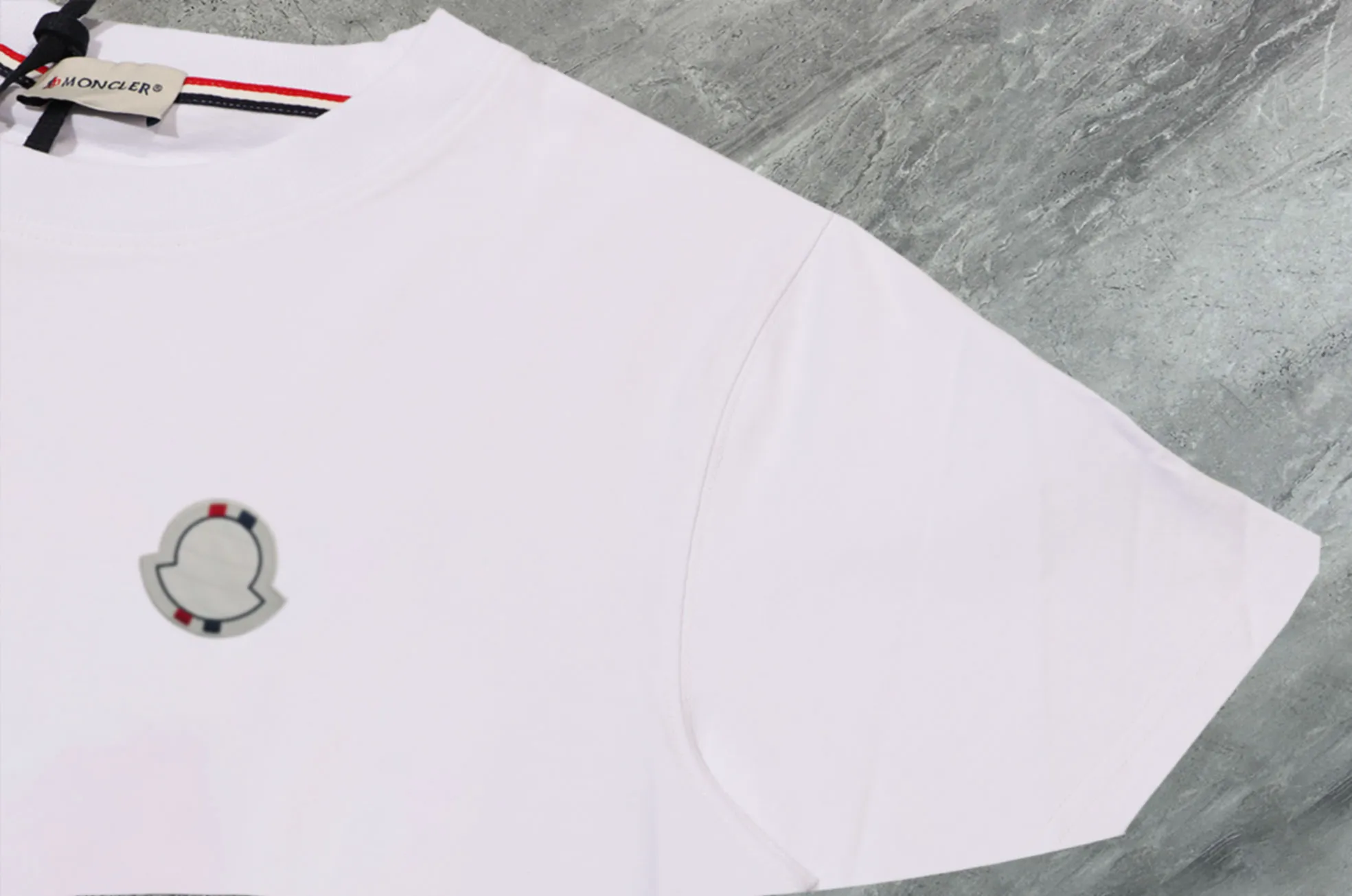 《Moncler~ 》2025New Arrival Quality T , Versatile Quality ！ ‼ 32 250G ‼ ， ， ， ， T 🤪 Sizes：S-M-L-XL-2XL ：Black，White， Same Style